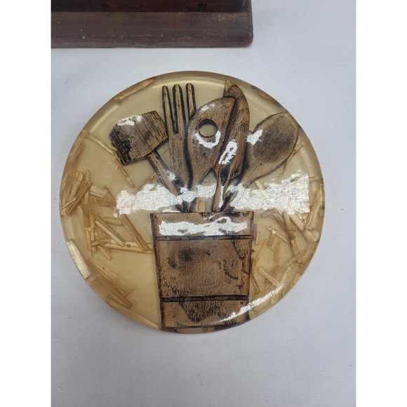 Vintage Wooden Napkin holder and matching Lucite trivet - Picture 2 of 9